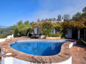 Graceful Villa in Sayalonga with Swimming Pool Sayalonga